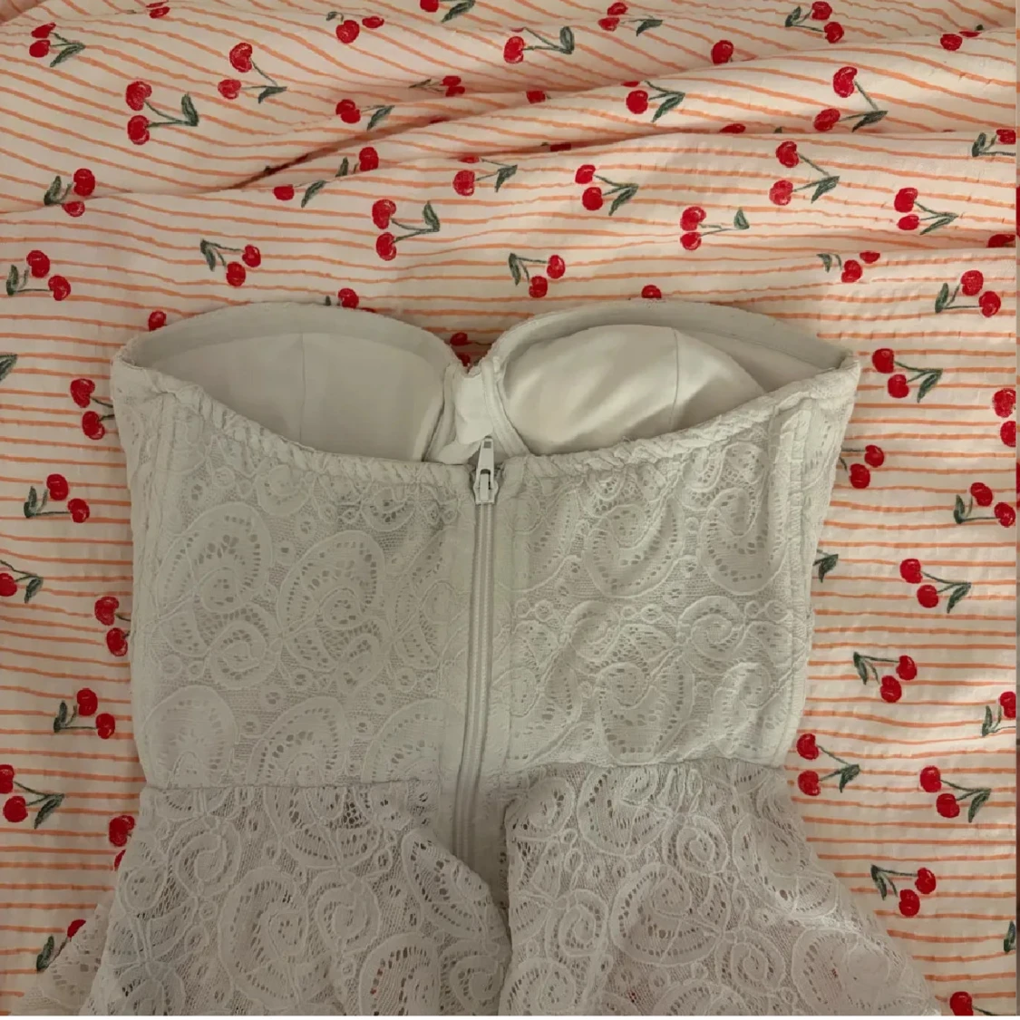 Vit spetskorsett från Bik Bok - 1