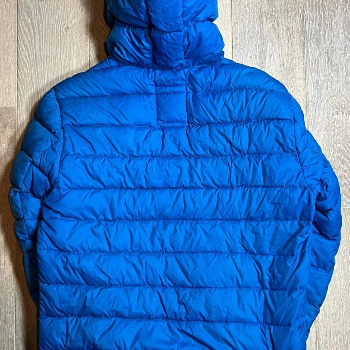Blå dunjacka från Colmar med huva - 1