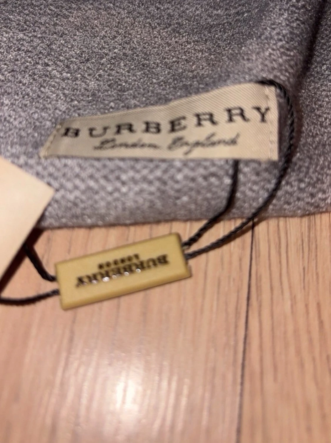 Grå mössa från Burberry - 1