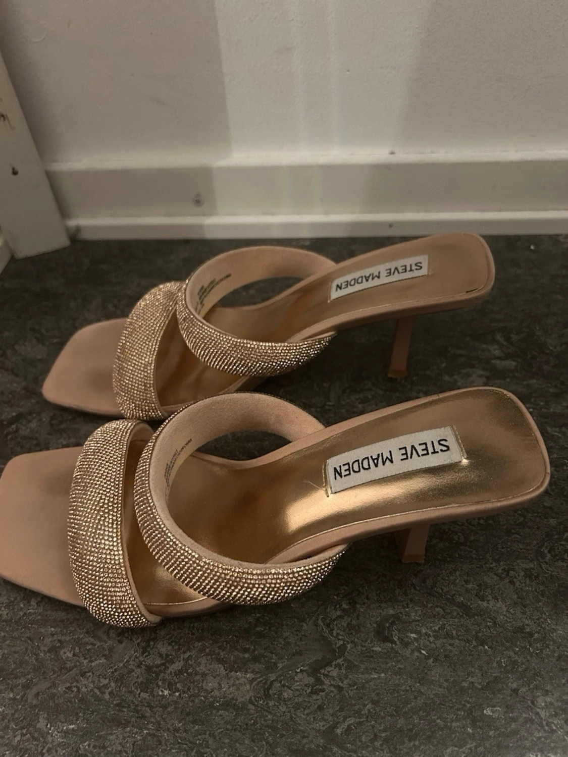 Glittriga guldiga klackar från Steve Madden - 1