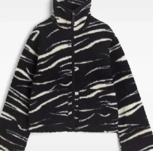 Trendig Teddyjacka  - Jättefin och trendig teddyjacka från hm, storlek S💗💗