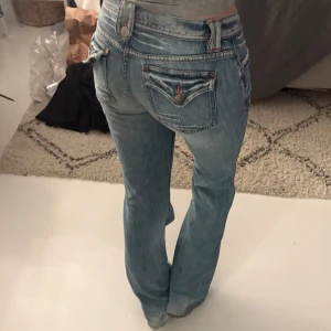 Lågmidjade bootcut jeans - Lågmidjade bootcut jeans, används tyvärr inte. Är 172! Skriv vid frågor!
