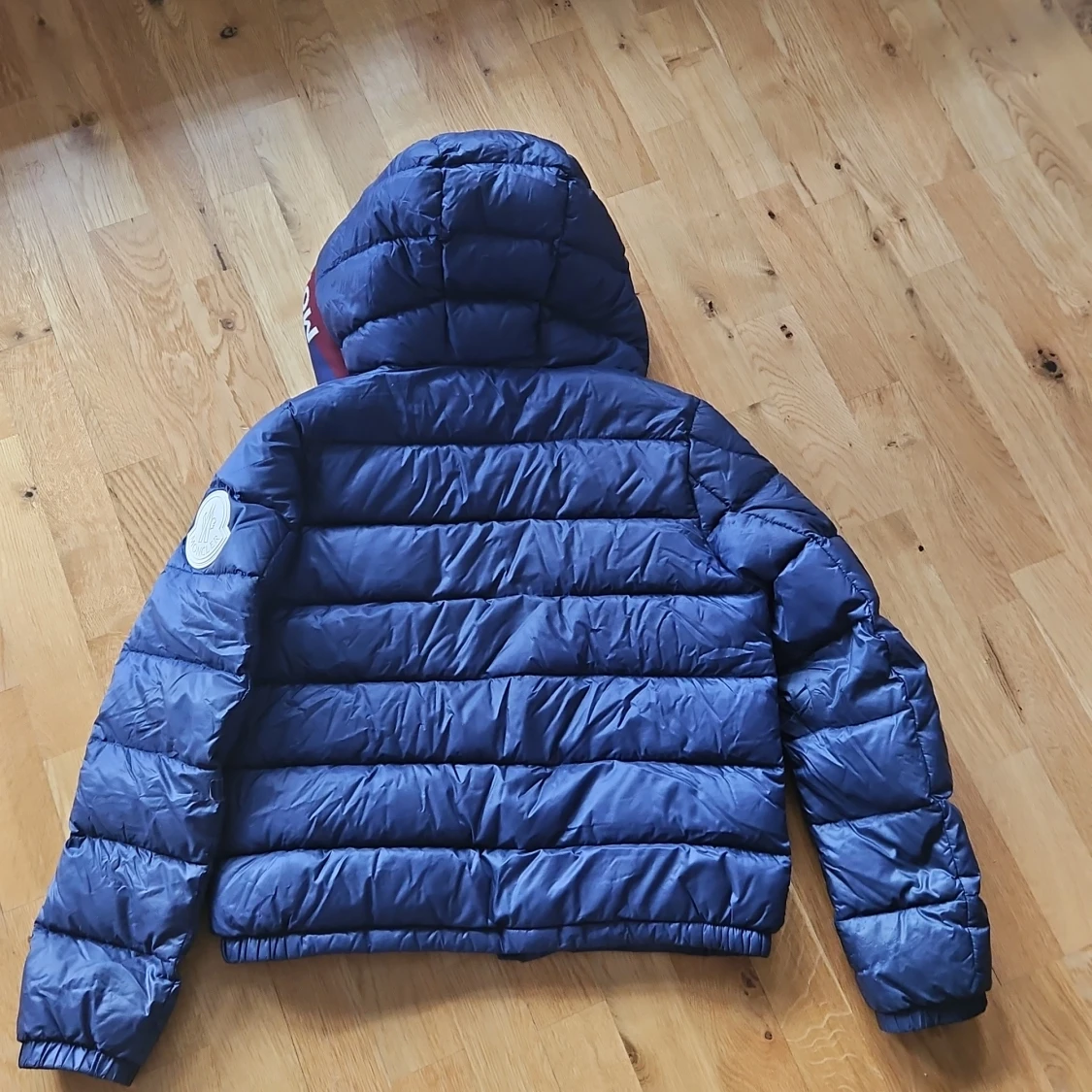 Mörkblå Moncler dunjacka med huva - 2