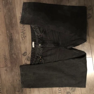 Perfect jeans - Svarta jeans från Gina tricot! Otroligt fina och stilrena, hör av dig om du har frågor