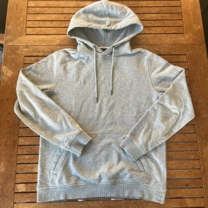 Bondelid hoodie - Grå Bondelid hoodie i mycket fint skick. Skriv vid frågor!