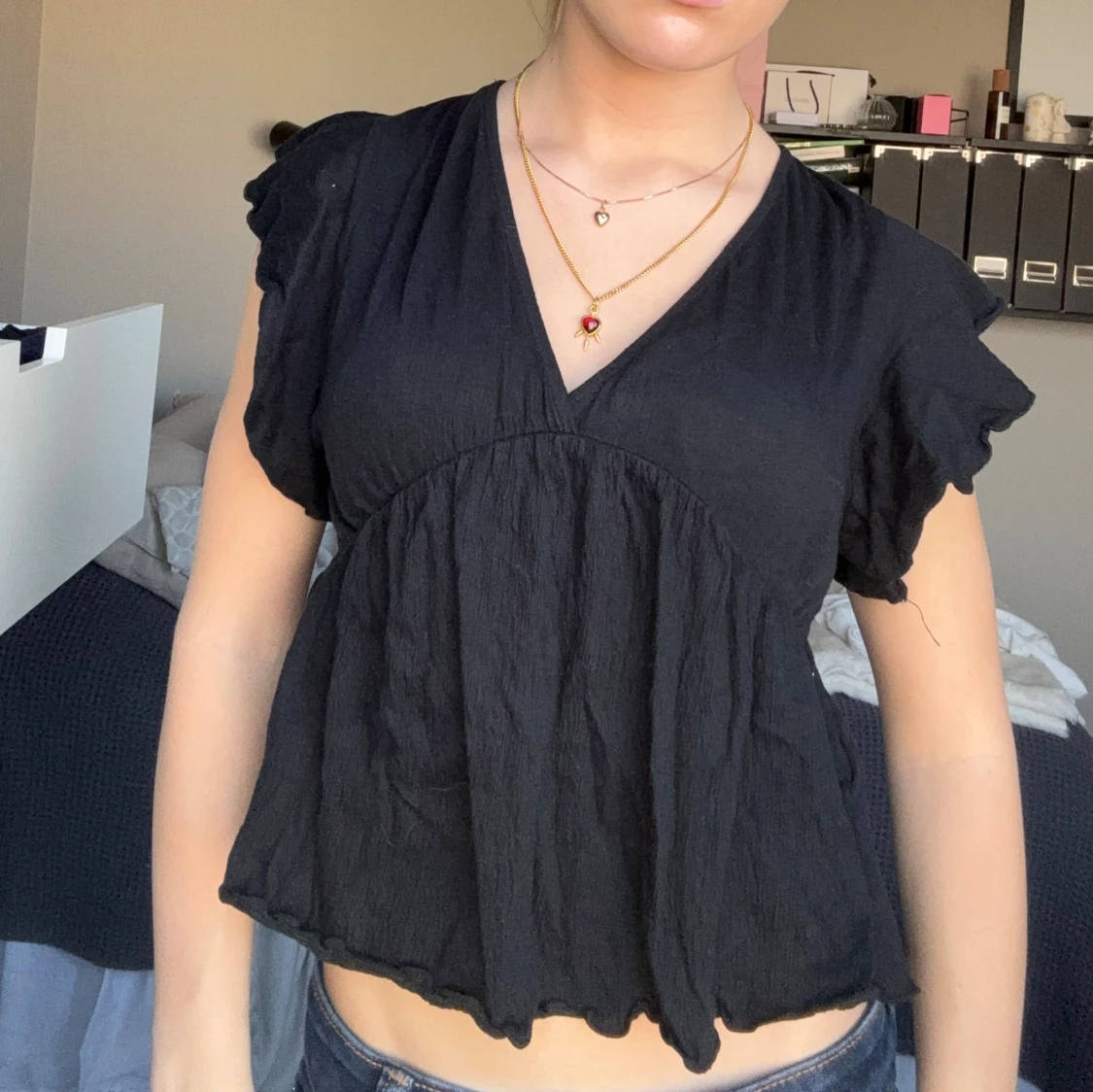 Svart blus med volangärmar - 1