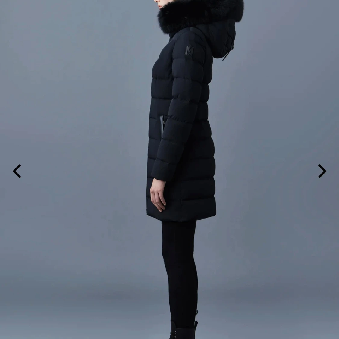 Svart lång dunjacka med pälskant - 1