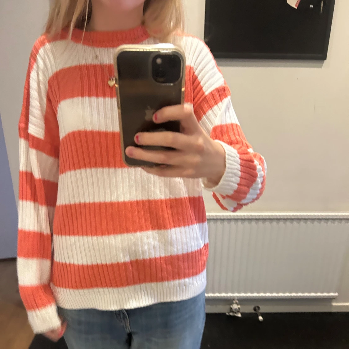 Randig stickad tröja i korall och vitt - 2