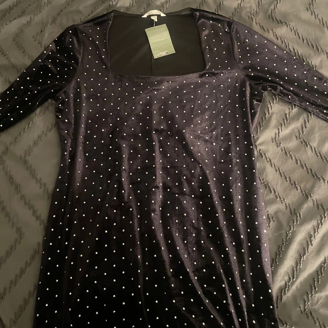 Svart glittrig prickig klänning H&M - 1