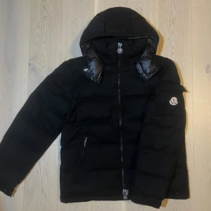 Moncler Montgenevre  - Moncler Montgenevre, storlek 2. Helt ny! 