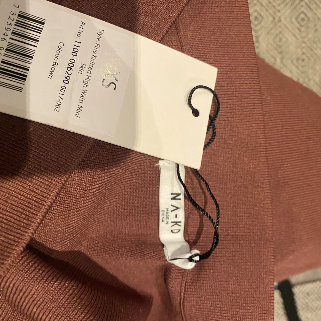 Brun stickad minikjol från NA-KD - 2