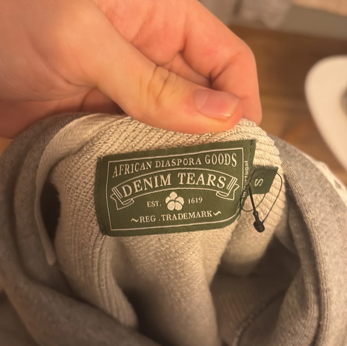 Grå hoodie med blommor från Denim Tears - 2