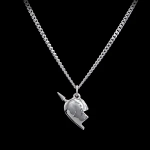 You & me necklace Maria Nilsdotter  - Säljer mitt Maria Nilsdotter halsband, skriv för egna bilder❤️ köpt förra året och är i  fint skick ❤️köptes ihop med andra halvan för 3595 och säljer för 1100❤️säljs tillsammans med original förpackningen 