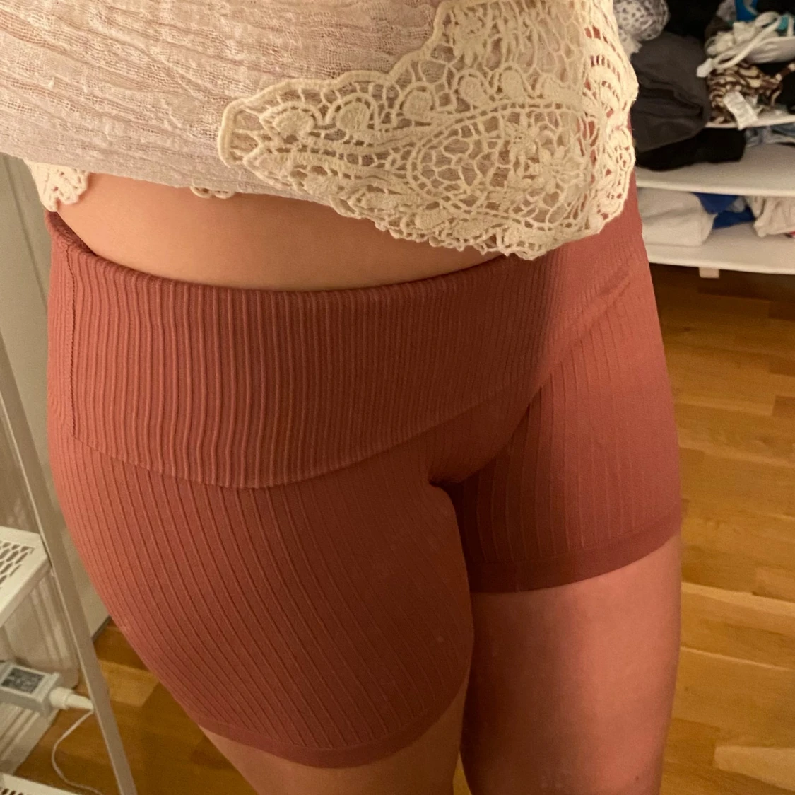 Ribbstickade rostbruna shorts från Aim'n