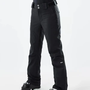 Skidbyxor - Svarta skidbyxor ifråb dope. Strl XS. Utsvängda/flare med medelhögmidja. Justerbar midja, luftfickor vid låren, samt justerbara ben (hur utsvängda de ska vara). Tecken på användning finns,ed det är inget som förändrat funktionen! Nypris: 1999kr Ps, säljer ett par till likadana i svart och i mörkröd.