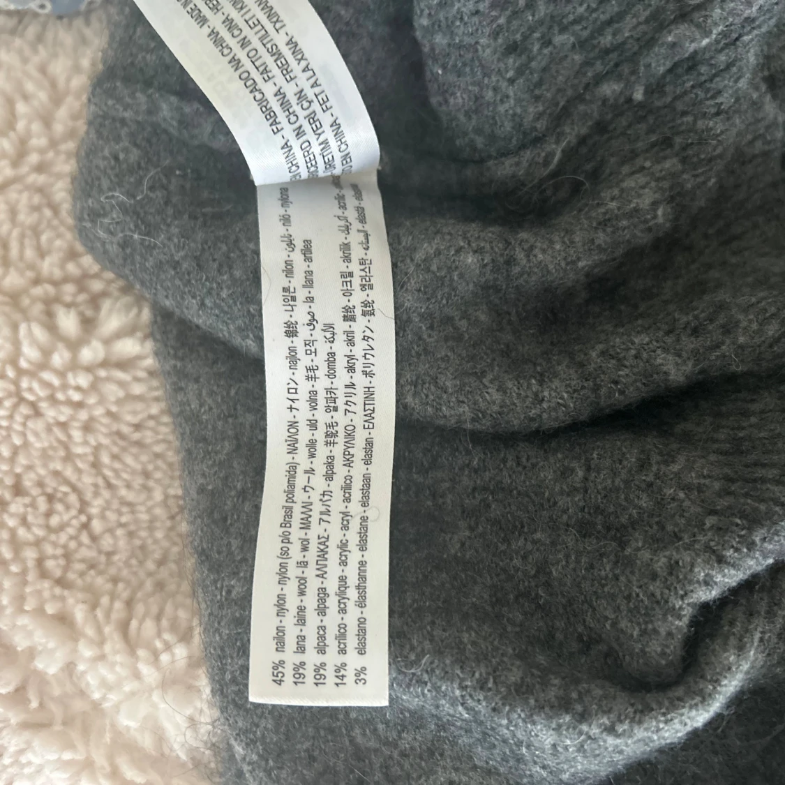 Mörkgrå stickad tröja i ullmix - 3