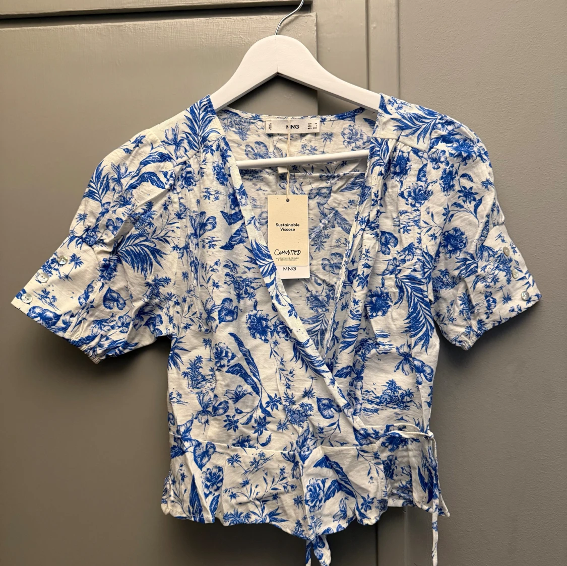 Vit och blå från Mango 