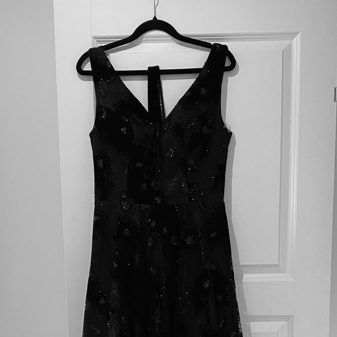 Svart glittrig långklänning - 1