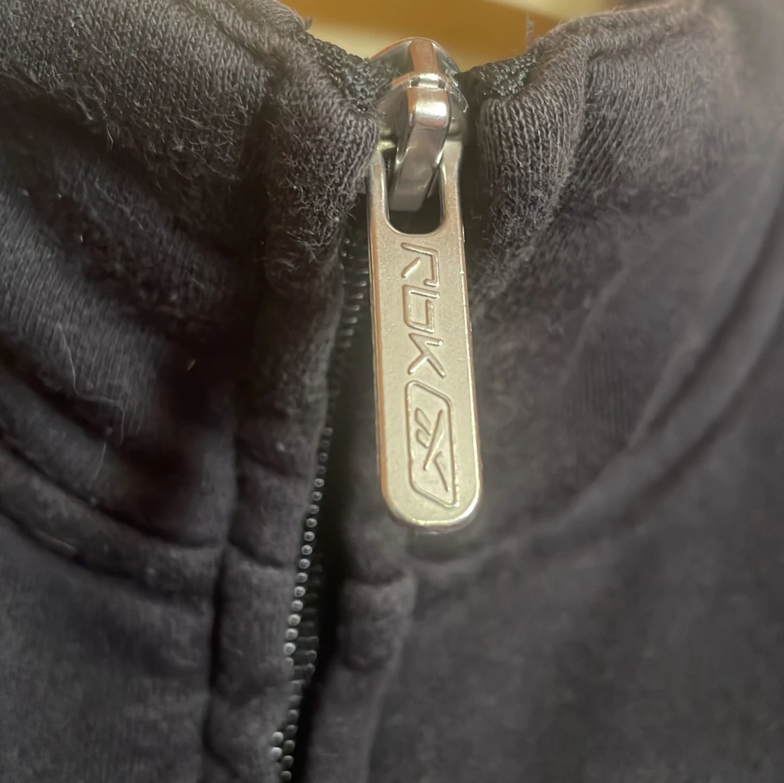 Svart fleecejacka från Reebok - 1