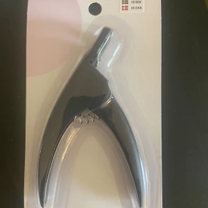 Nagel tång - Den här nagel tången är till för att klippa lösnaglar, jätte smidig och enkel att klippa med.