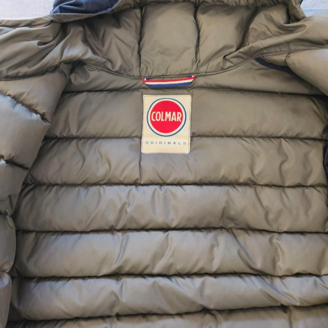 Mörkblå Colmar pufferjacka med huva - 2