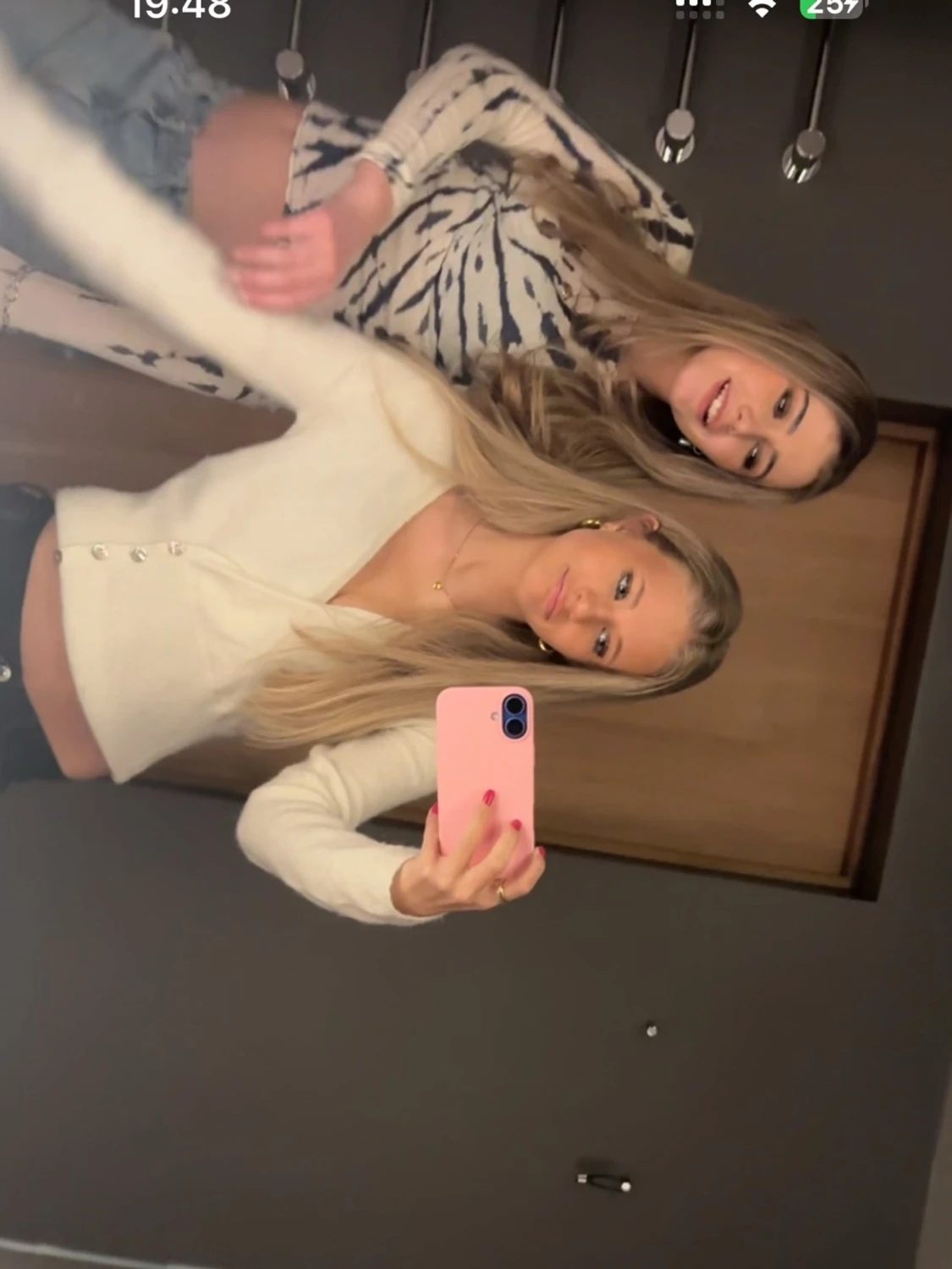 Vit omlottkofta med knappar