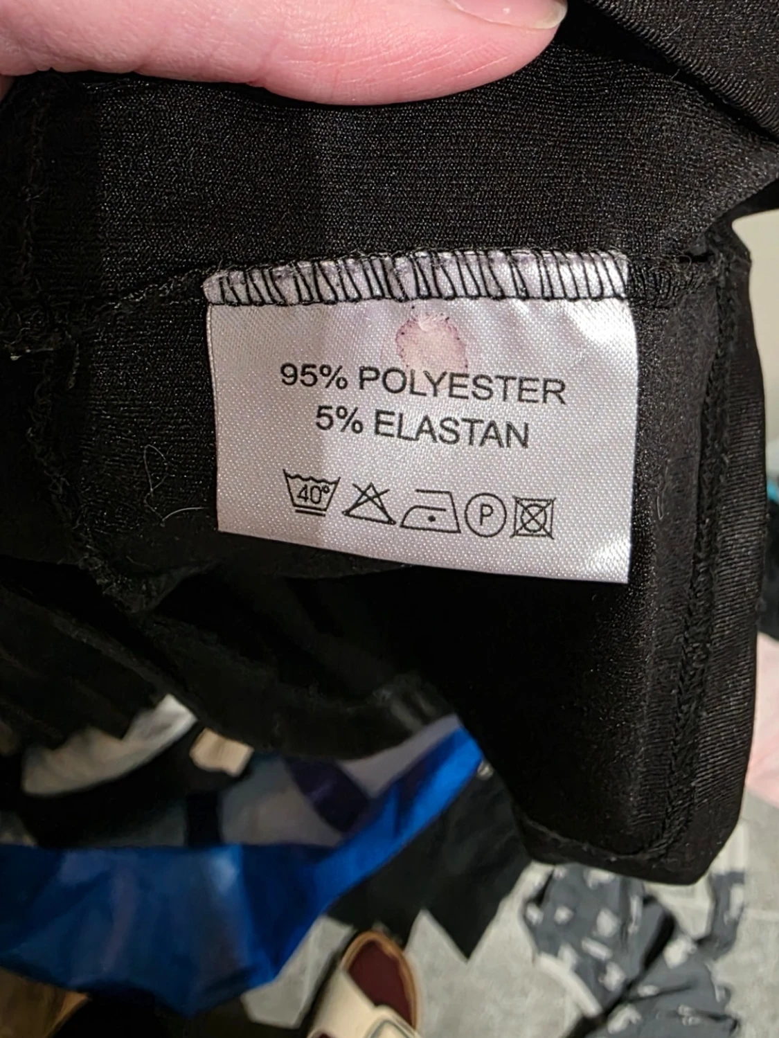 Svart kortkjol från att. - 2