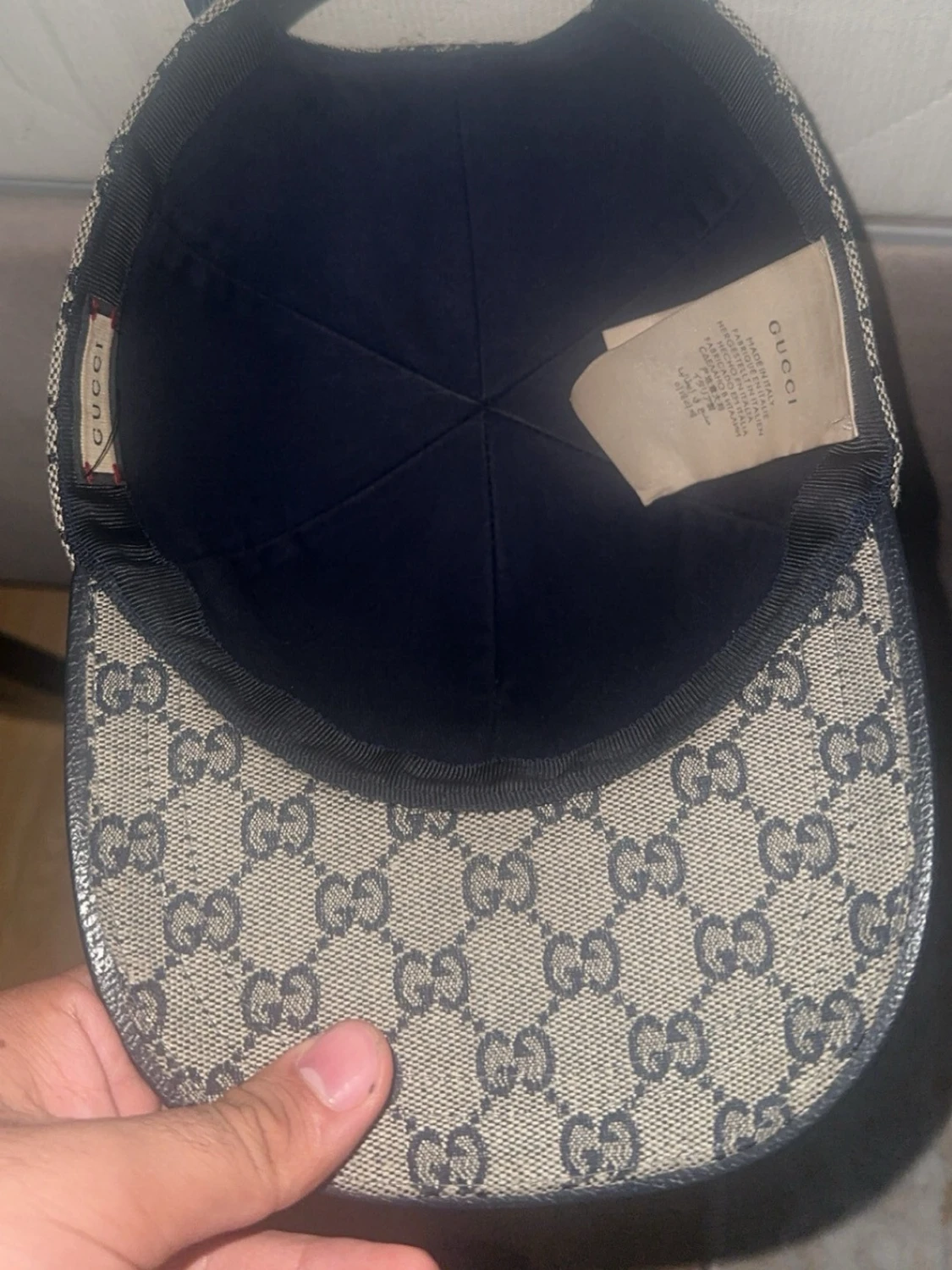 Gucci keps gråblåa säljs ej längre  - 2