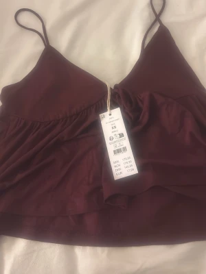 Röd somrig topp - Oanvänd och säljer den nu då jag glömde skicka tillbaks