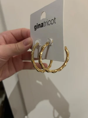 Guld hoops - Oanvända guld hoop örhängen i ny skick!