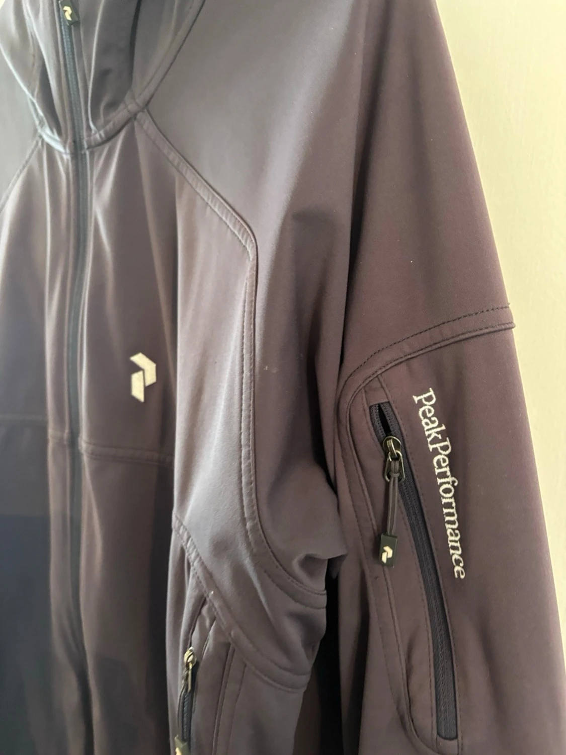 Grå Softshell från Peak Performance - 1