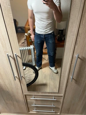 Selvedge nudie jeans - Selvedge nudie jeans i modellen rad Rufus, nypris 3000. För att få dessa faded krävs år av användning, storlek 32 x 34 men är uppsydda till 32 längd. Meddela med frågor