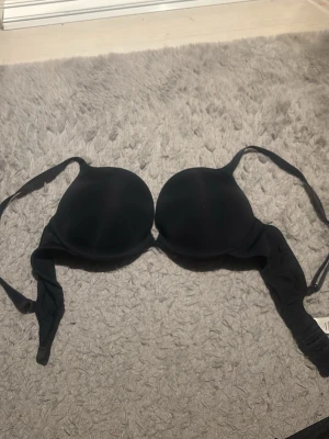 Push up - Svart Bh från Lindex, aldrig använd. 