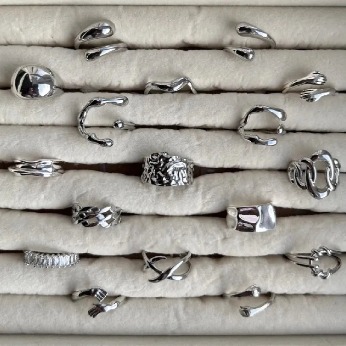 Alla som köper minst 2 ringar får en extra ring på köpet.