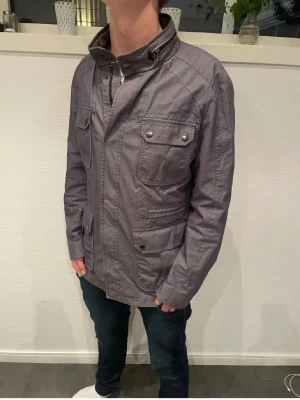 Hugo boss Field jacka - Hugo boss Field jacka herr| pris:799kr| storlek: M| skick:9/10| hör av dig vid minsta lilla fundering eller fråga|