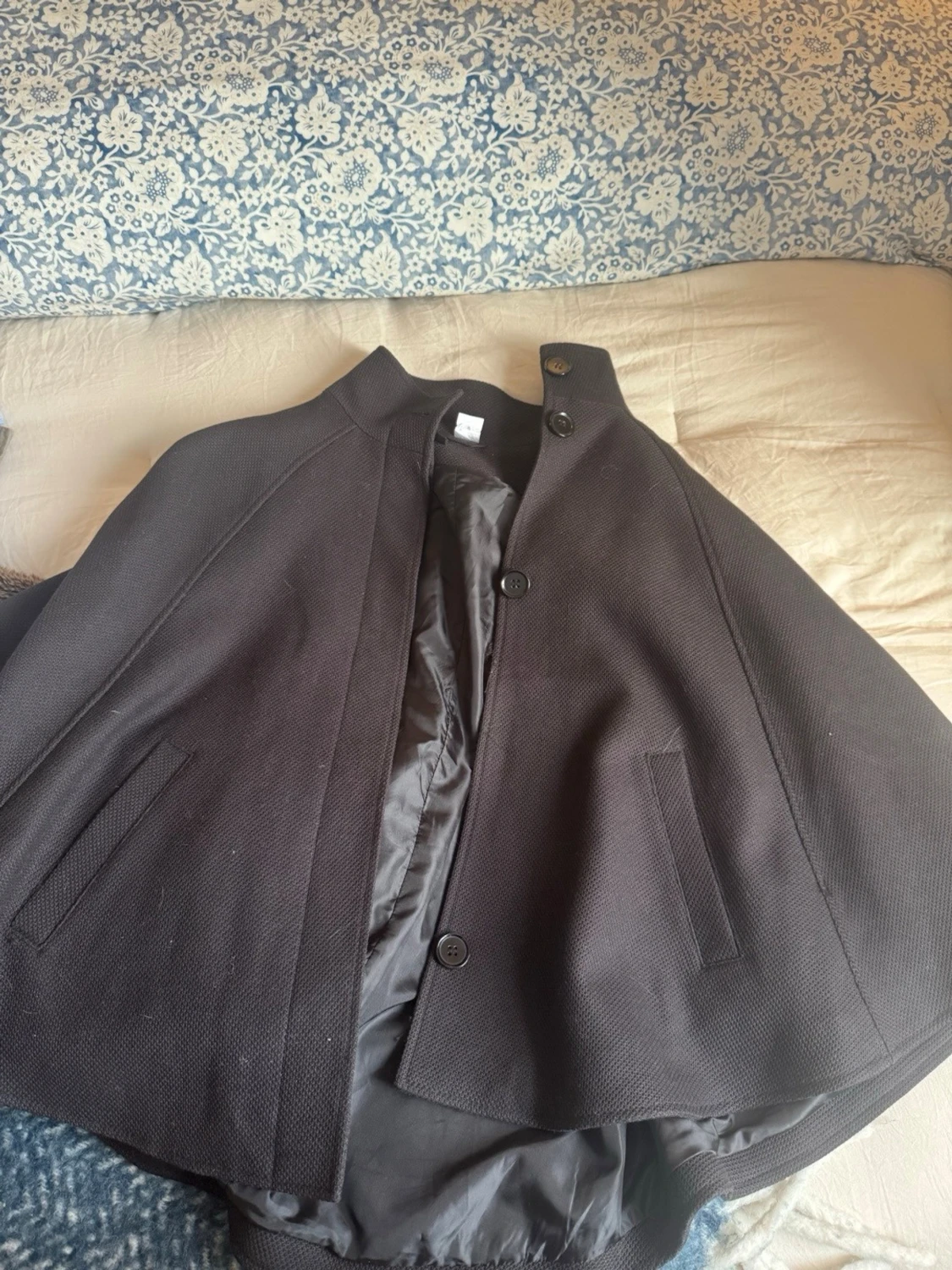 Svart poncho från H&M - 1