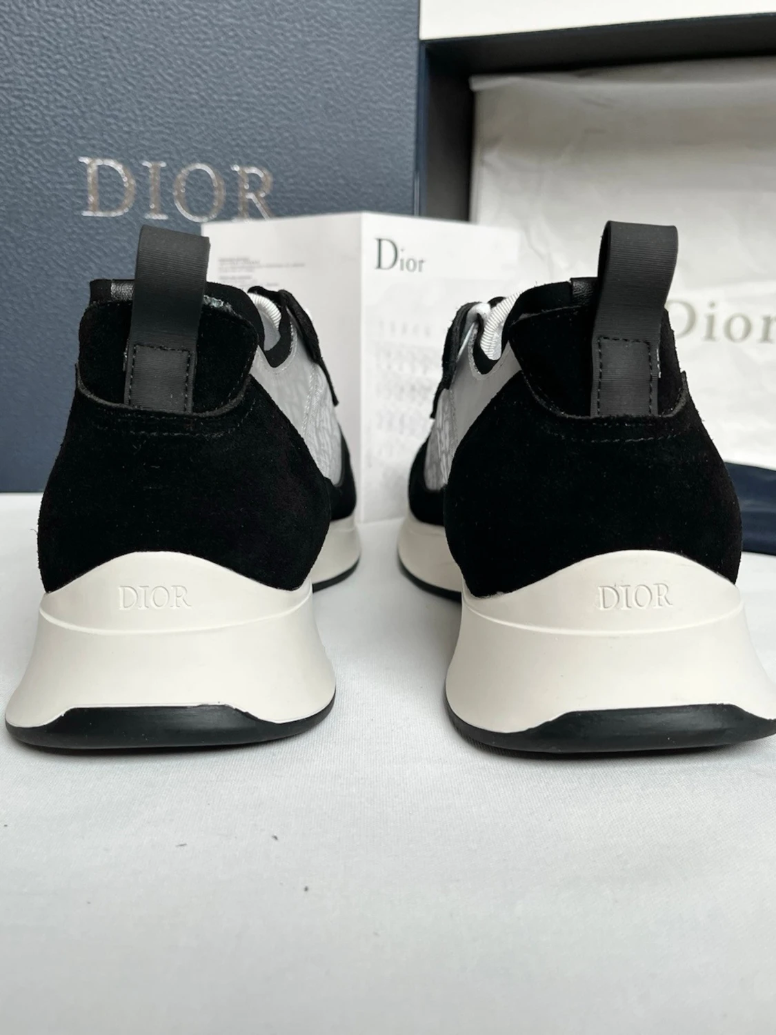 Dior sneakers i svart och vitt - 4