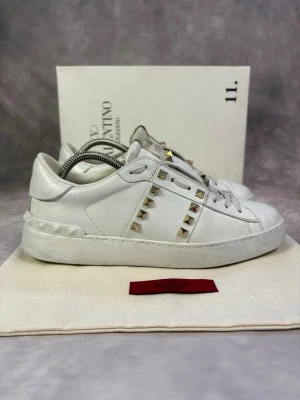 Valentino Open Skor - Stl 38  - | Mycket bra skick: 9/10 | Stl: 38 | Ingår vid köp: Endast skorna | Självklart äkta 🙌, Öppen för frågor eller om du vill ha fler bilder ✌️ 