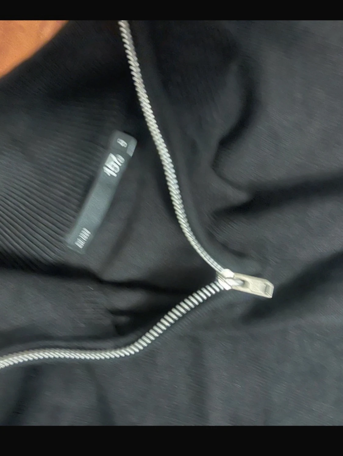 Svart stickad tröja med dragkedja - 2