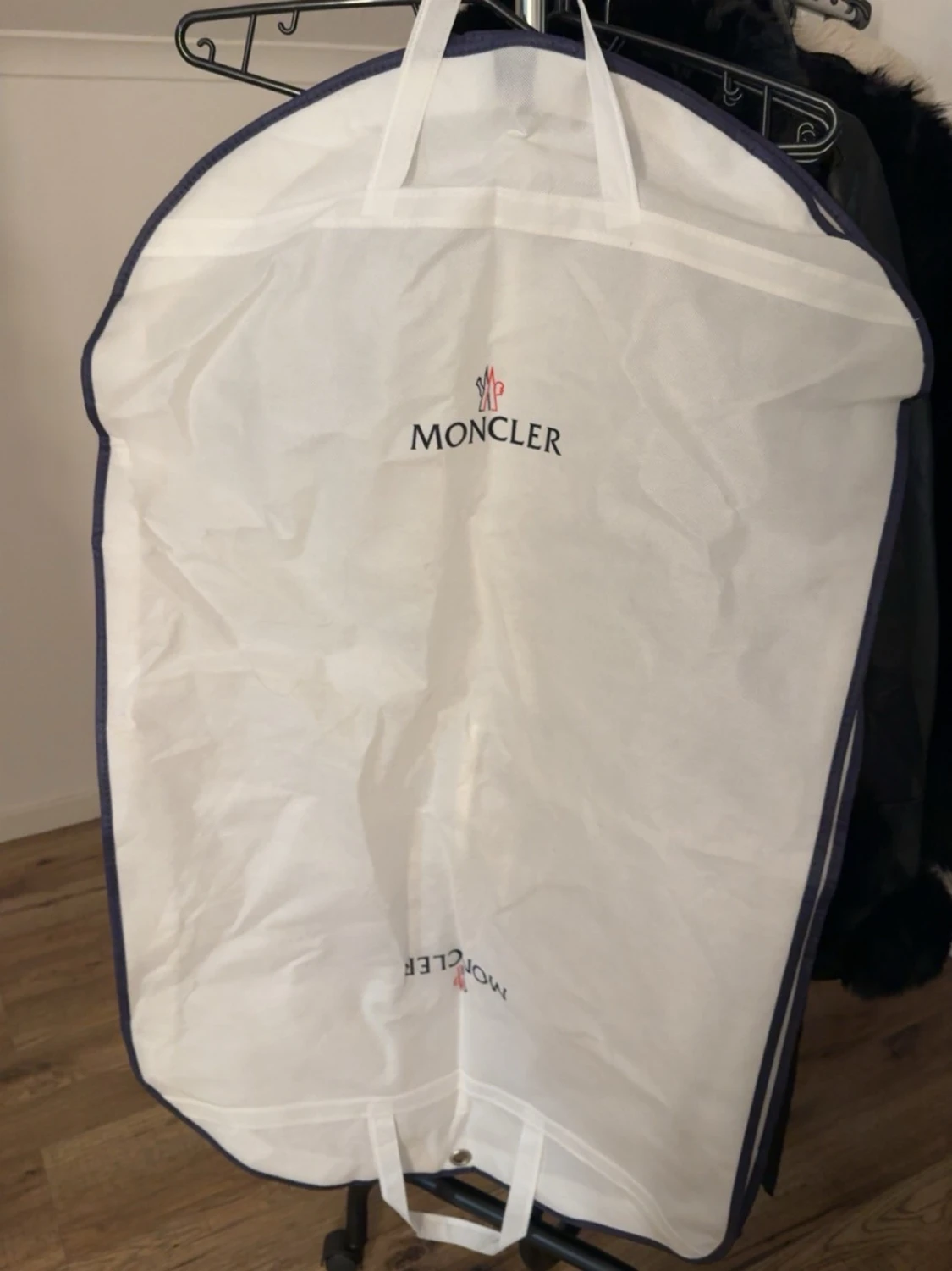 Svart Moncler pufferjacka med huva - 6