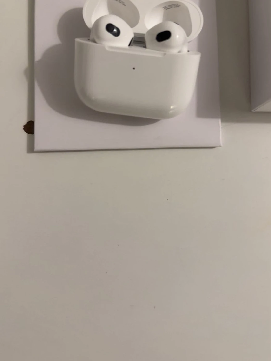 Ett par AirPods pro jätte bra sköna i öronen bra vibe👍🏾