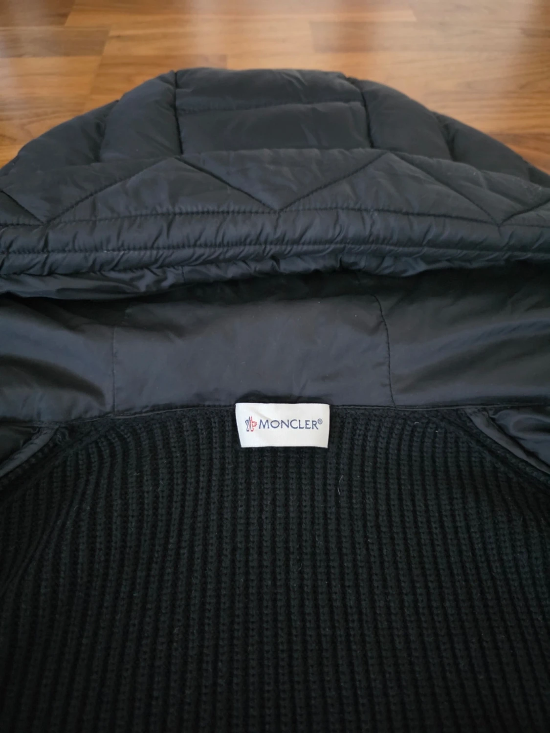 Svart pufferjacka från Moncler - 4