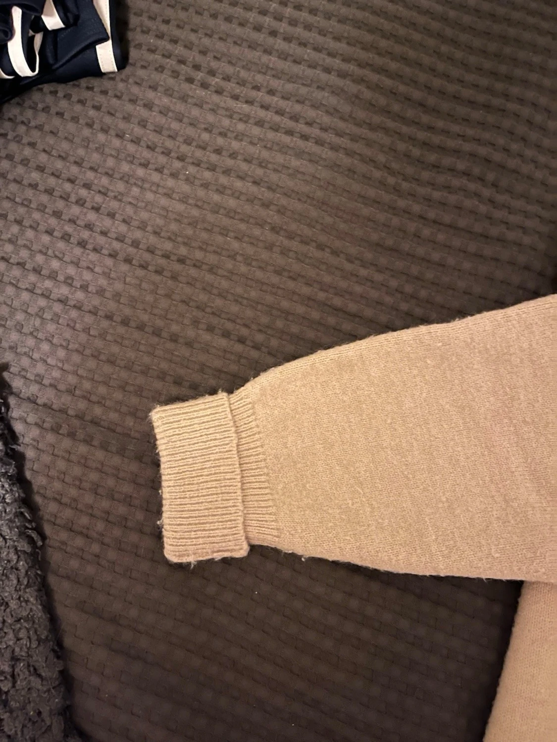 Beige stickad tröja i ullmix - 1