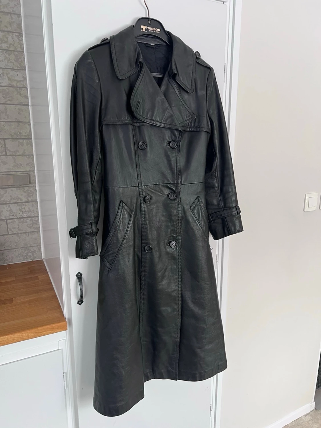 Svart vintage skinnkappa från 70-talet, storlek 38