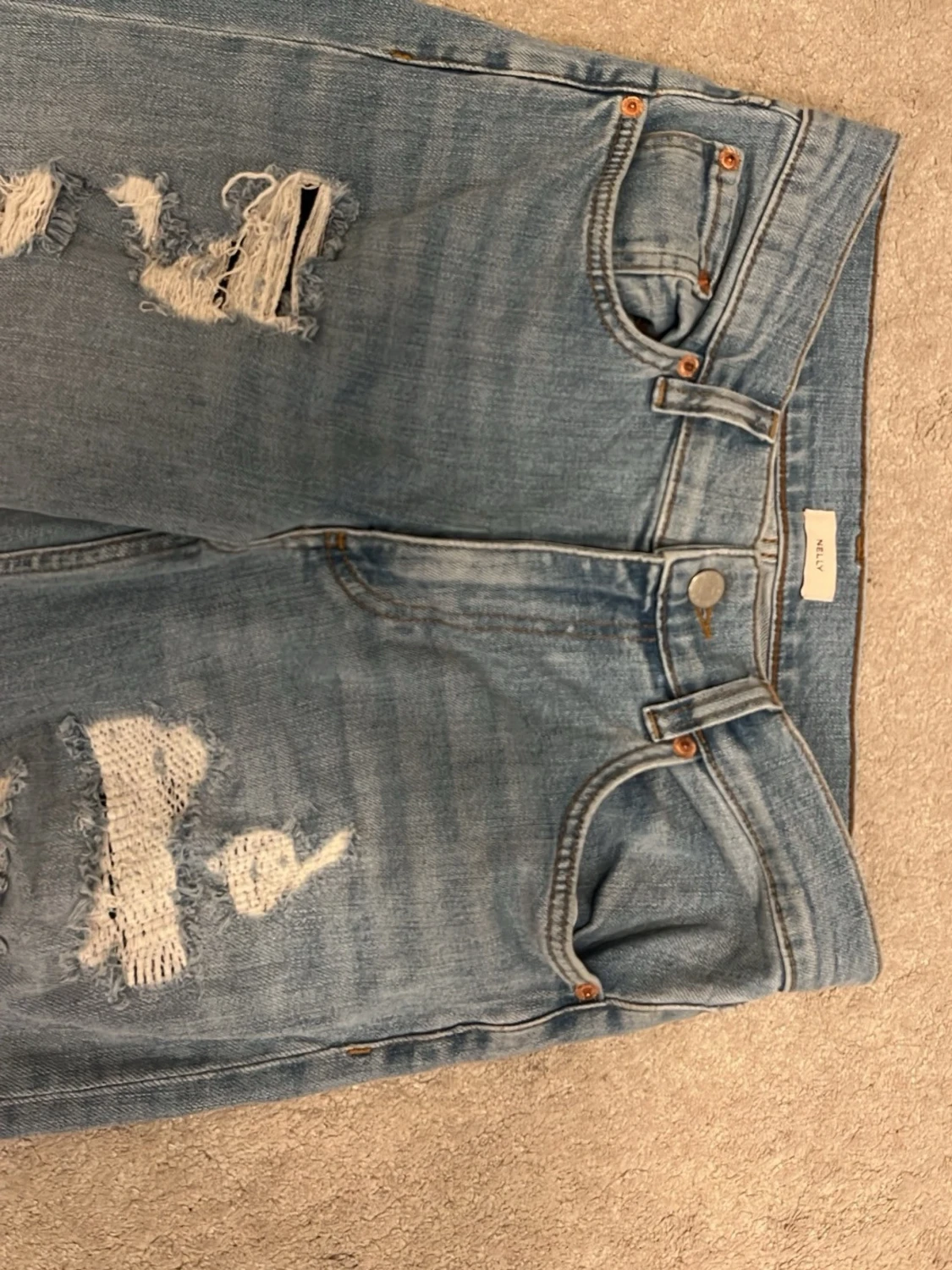 baggy jeans med slitningar  - 3