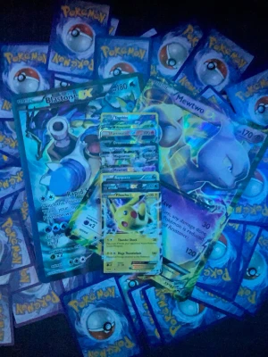 Pokémon kort - Säljer lite Pokémon kort inga sjuka kort men vet ungefär vad allt är värt. Får även med flera kort vid önskan. Kom med bud!!!!