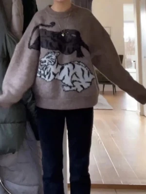 Stickad tröja - Sälj inte orginal pris 900. Jätte fin och tjock.