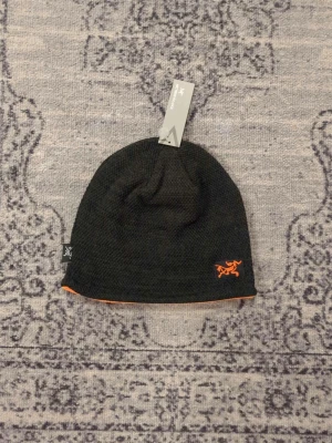 Arcteryx mösss - Säljer min mössa från Arc'teryx skriv vid frågor, priset är förhandlingsbart vid snabb affär och kan skicka den direkt efter köpet☺ Passar både män och kvinnor