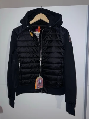 Parajumpers jacka/kofta - Finns i alla storlekar xs-xxl. Helt nya direkt från påsen.