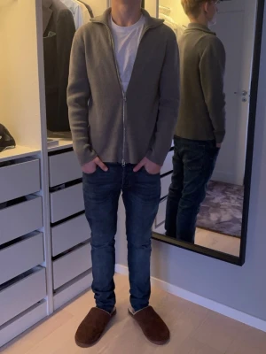 Jeans från Jack & Jones - Blå jeans | Jack & Jones | storlek W30 L32 | nypris: 999kr | tveka inte att höra av dig vid eventuella frågor. 